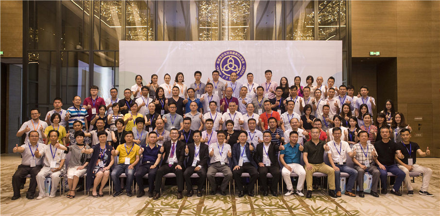 1531118337828096343.jpg 会员大会合影.jpg