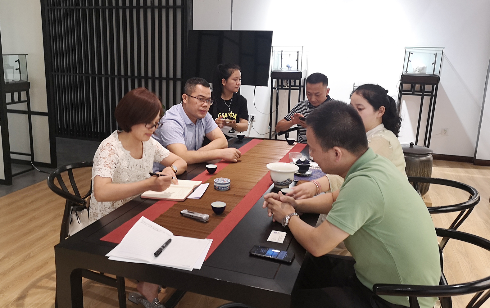 1568287158711037722.jpg 会谈.jpg