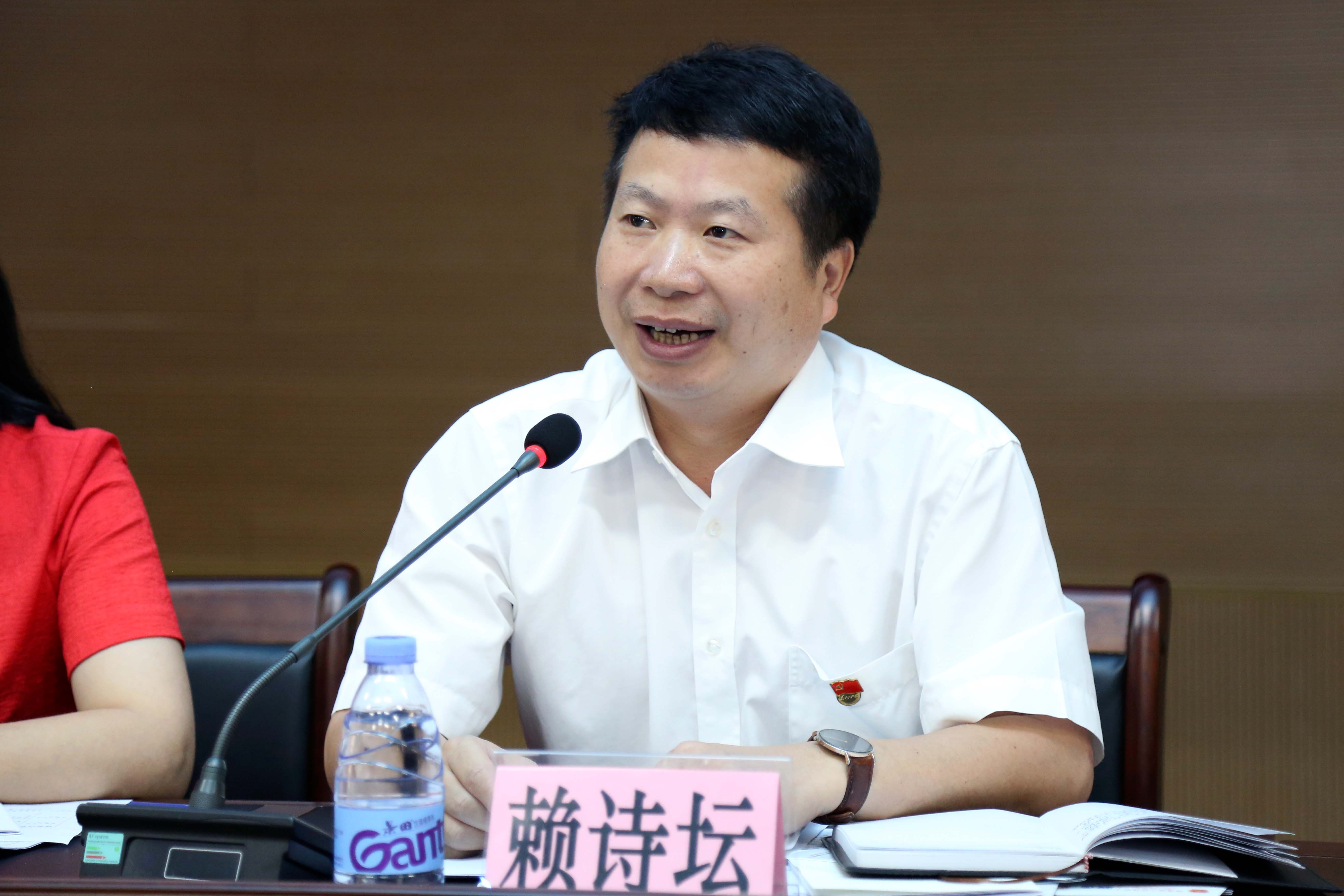 赖诗坛主持.jpg