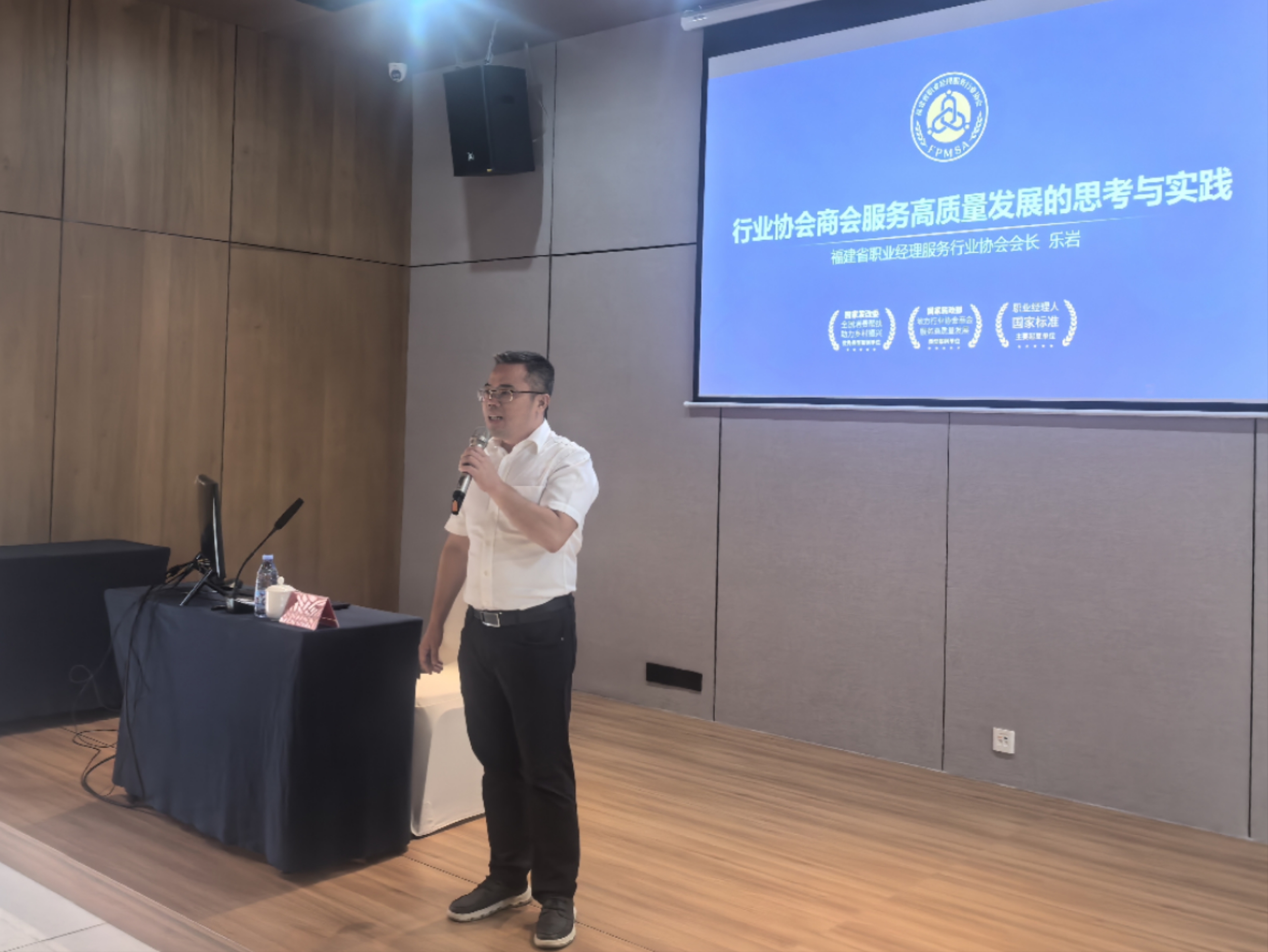 乐岩照片.jpg