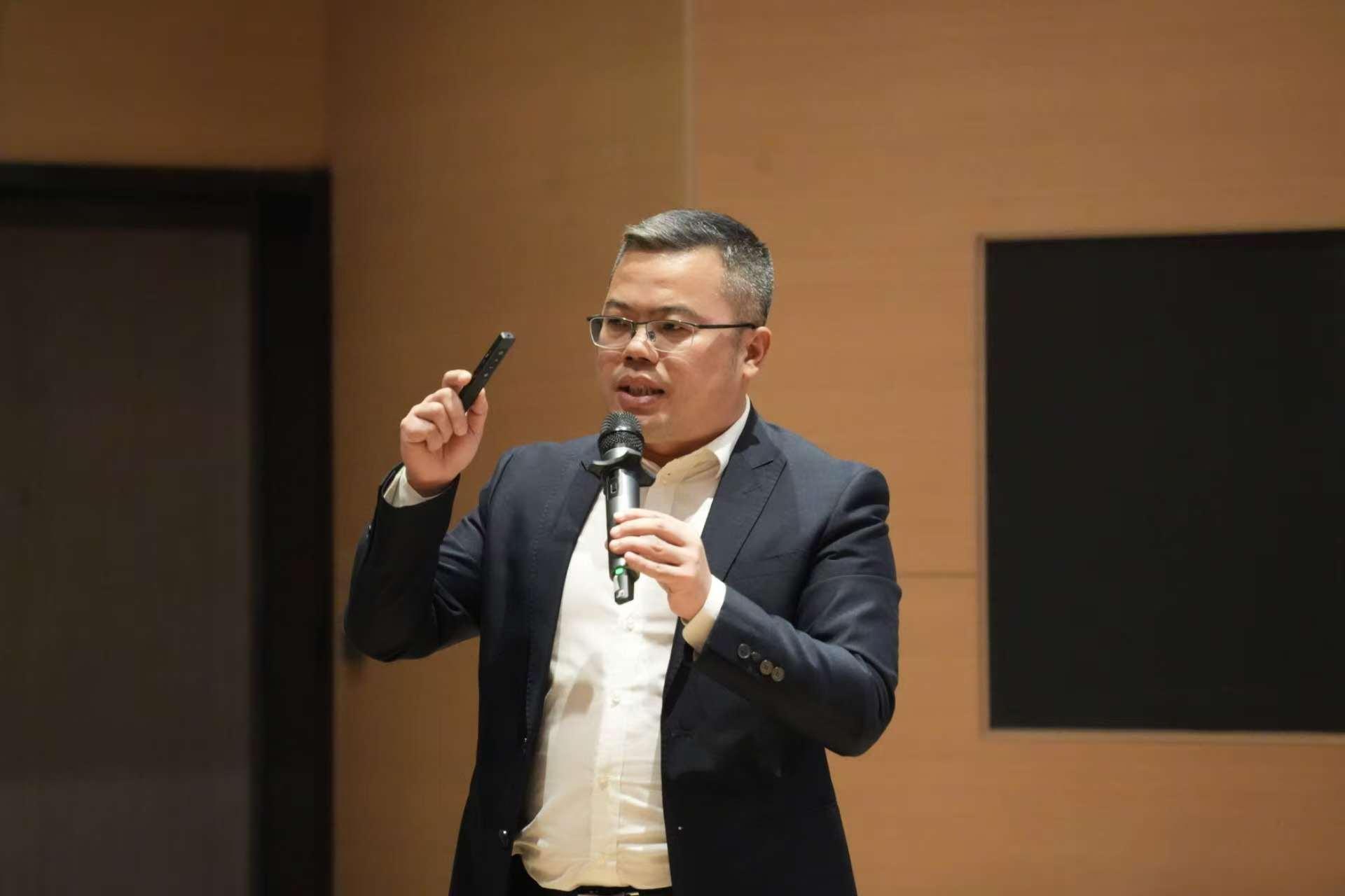 1763346249879062134.jpg 04be2e594edc03298c09a683ef257316.jpg